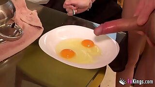 Ainara luvs munching cum omelettes for breakfast